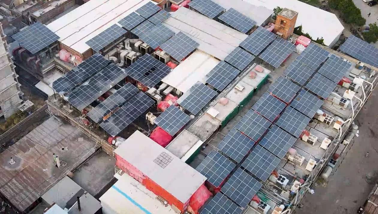 Industrial rooftop solar installation in Lahore